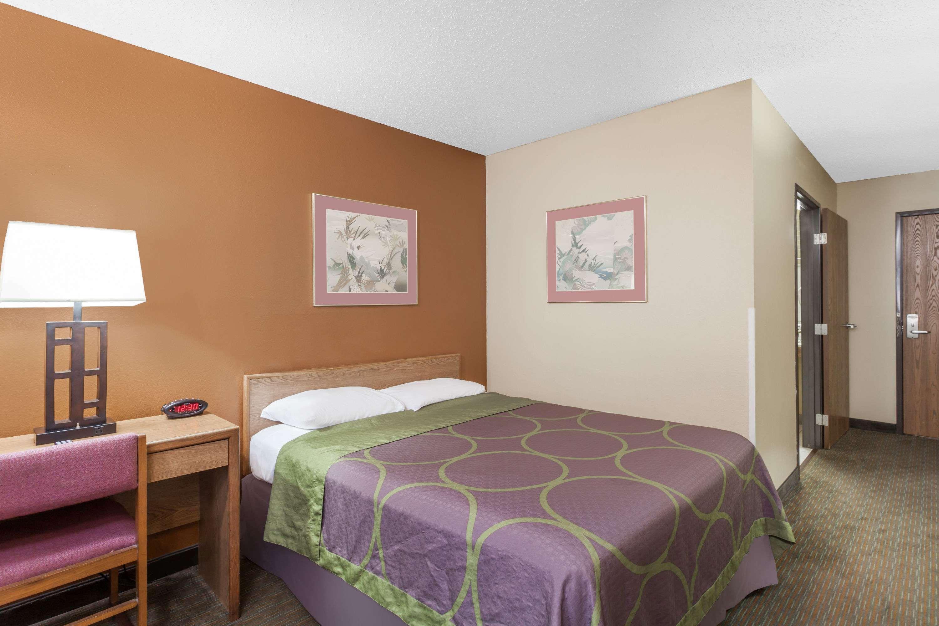Hotel Super 8 By Wyndham Charlotte/Amusement Park Area Zewnętrze zdjęcie